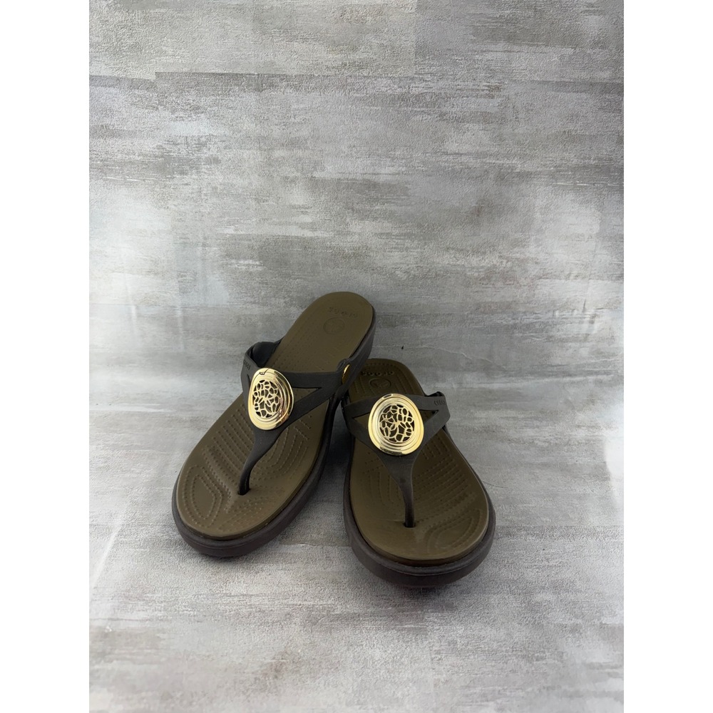 Crocs Sanrah Circle Wedge Sandals Espresso Brown Gold Medallion 14955 Women Sz 6